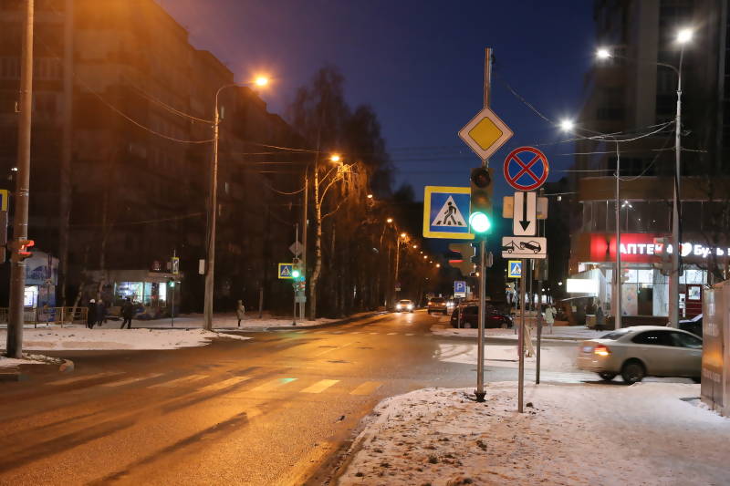 Заработали светофоры на перекрестке пр. Новгородский и ул. Логинова