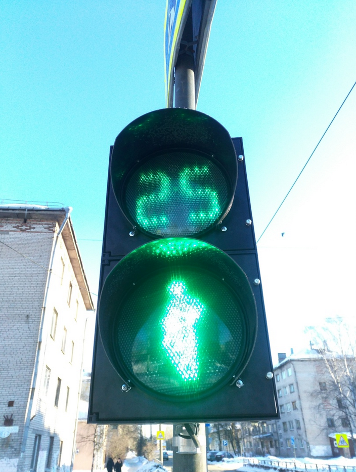 МУП «Горсвет» восстановил светофор на ул. Комсомольская, который был разбит в ДТП 
