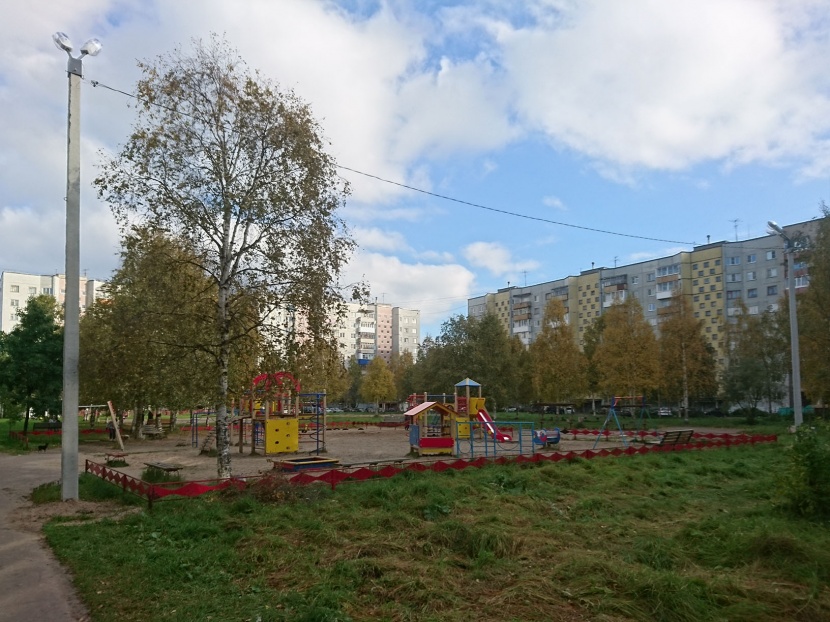 МУП «Горсвет» в очередной раз организовало освещение внутридворовых детских площадок