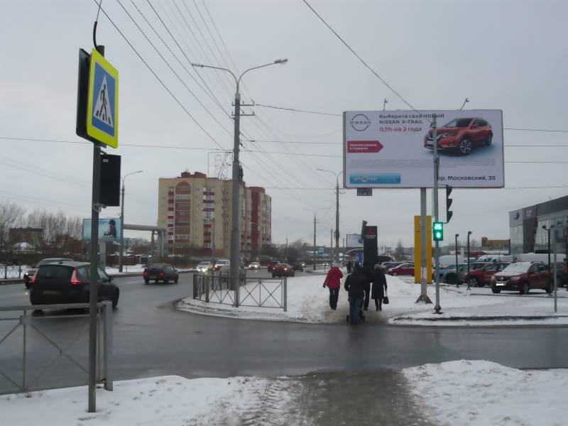 На перекрестке пр. Московский и ул. Стрелковая установлены светофоры