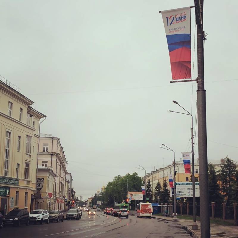 МУП «Горсвет» украсил центральные улицы ко Дню России