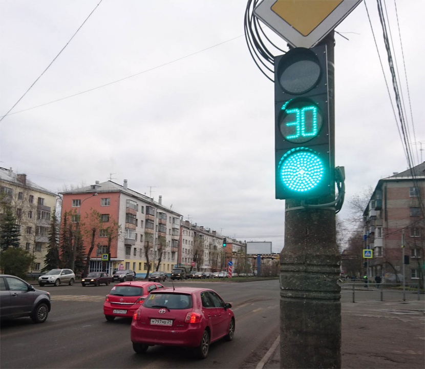 МУП «Горсвет» заменило светофоры на перекрестке проспекта Троицкий и улицы Гагарина
