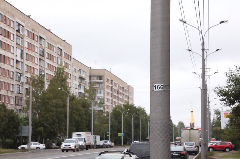 МУП «Горсвет» обновляет опоры освещения на оживленных улицах Архангельска
