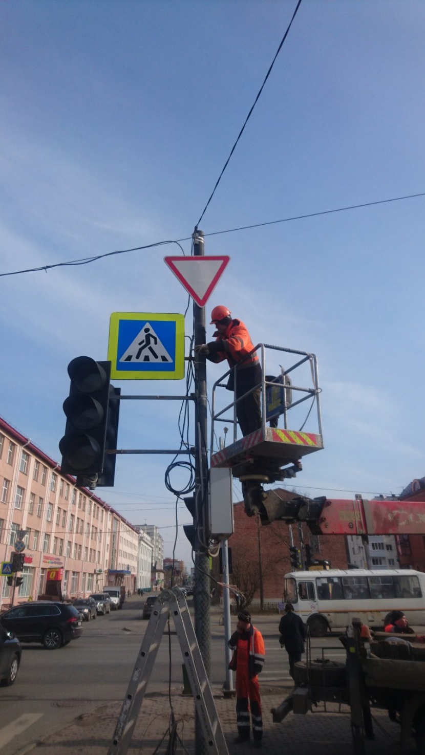 МУП «Горсвет» проводит плановый ремонт светофорных объектов города