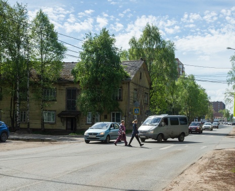 На перекрестке ул. Урицкого и пр. Новгородского оборудуют безопасный пешеходный переход