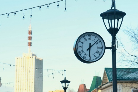 На проспекте Чумбарова-Лучинского предприятие «Горсвет» установило электронные часы
