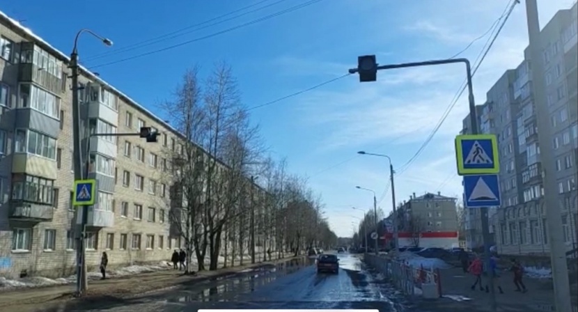 Улица Партизанская Украина. Улица возле школы с солнцем. Телефон северной республики